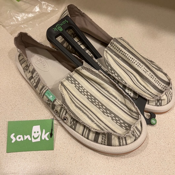 COPY - SANUK Donna Slip Ons - Picture 3 of 5